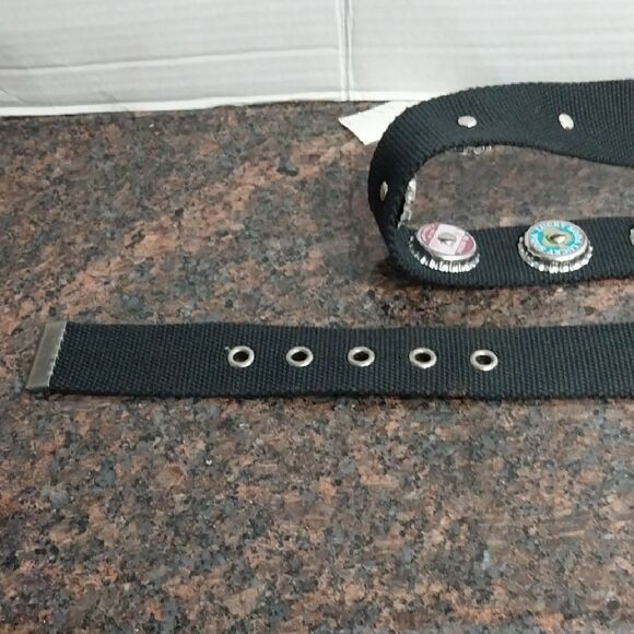 Sleek Black Belt with Ergonomic Design - Picture 8 of 8